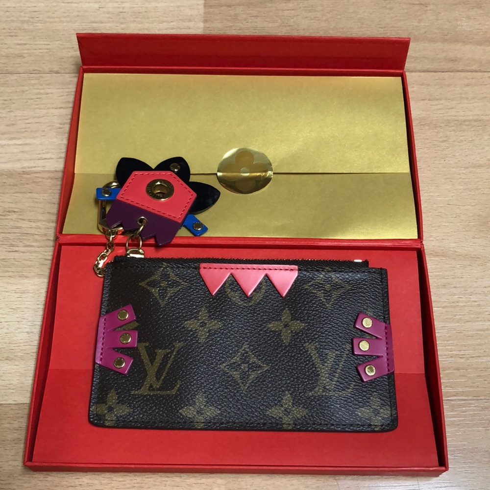 🌺🌺 RARE 🌺🌺 Louis Vuitton TOTEM Coin Purse with charm